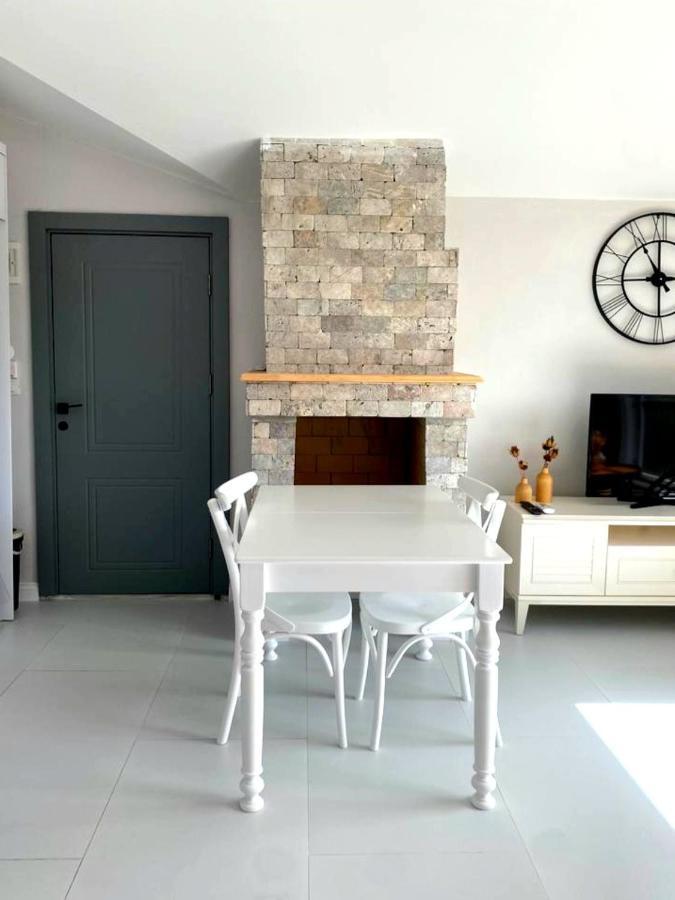 Airport Blue Eye Apartment: Convenient Stopover Apartment *