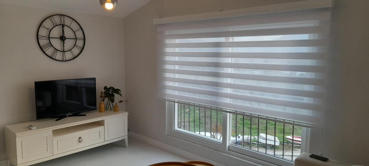 Airport Blue Eye Apartment: Convenient Stopover *
