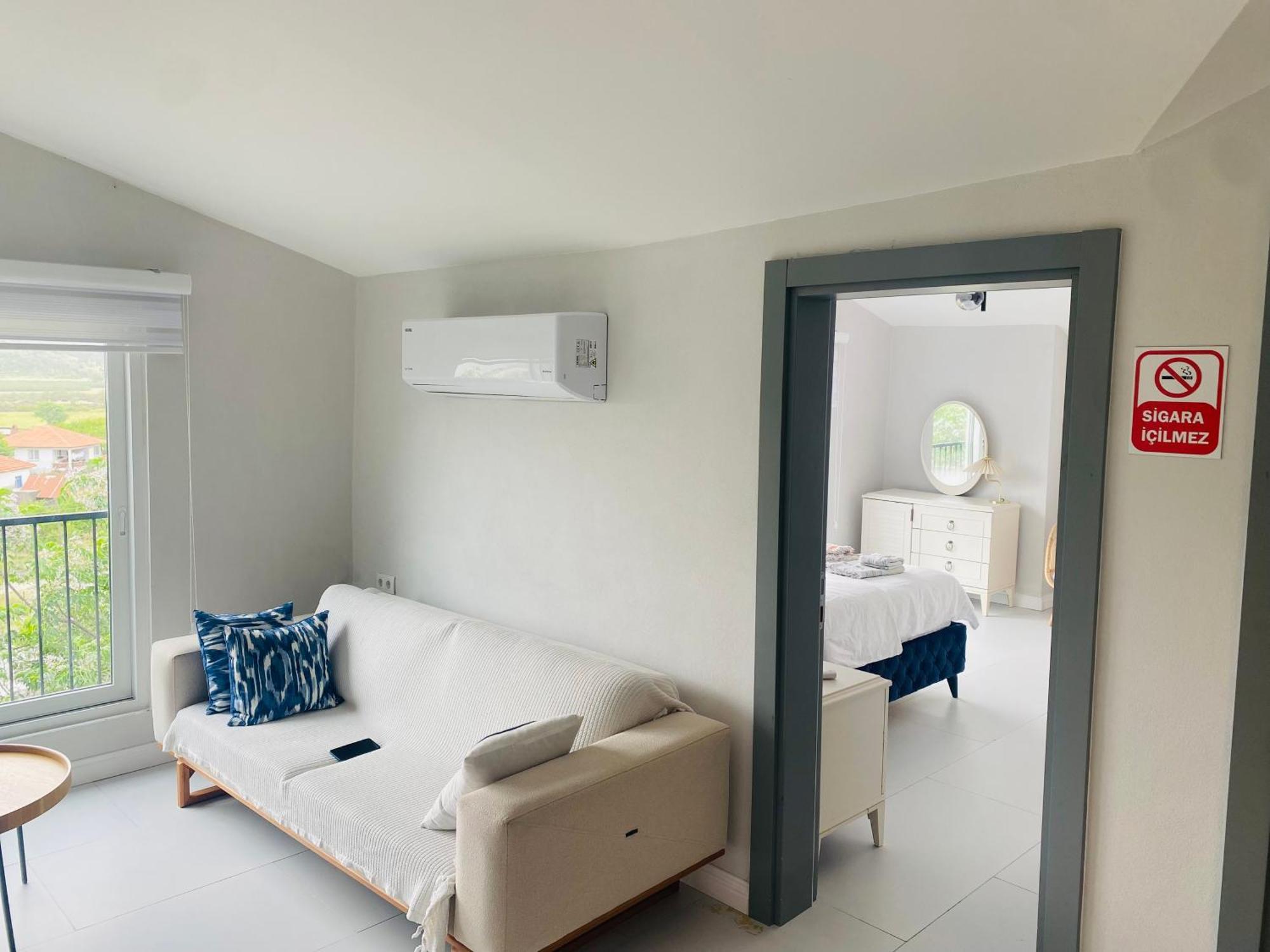 Airport Blue Eye Apartment: Convenient Stopover