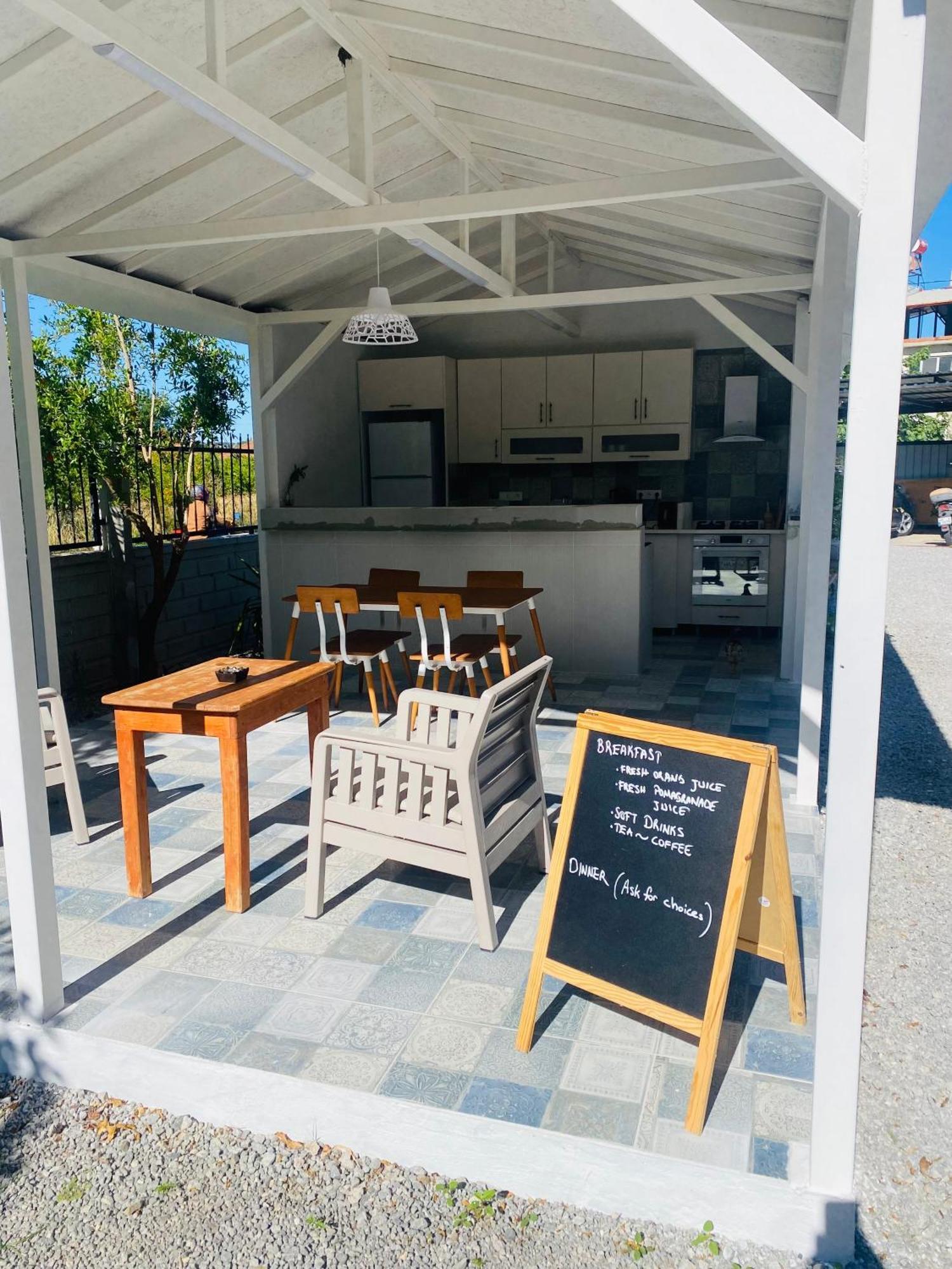 Airport Blue Eye Apartment: Convenient Stopover